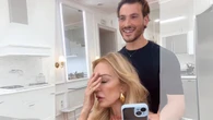 El cambio de look de Carmen Lomana a morena, su peluquero le gasta una broma: "Qué horror"