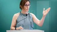 Plataforma Trans acusa a Mónica García de "oportunista" por anunciar la creación del CSUR específico para atenderles en pleno Orgullo