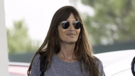 El look de madre futbolera de Sara Carbonero con la chaqueta de flecos más rebajada (y boho) de su marca