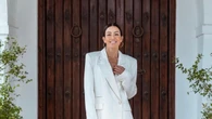 Virginia Troconis da una lección de estilo con el traje blanco que todas las invitadas van a querer esta primavera