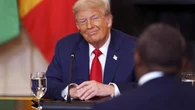 Trump genera un momento incómodo al preguntar al presidente de Liberia dónde aprendió inglés: es su idioma oficial