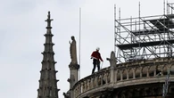 Notre Dame recupera las estatuas que adornan la aguja 6 años después del incendio