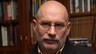 Rusia condena a 14 años al exiliado Boris Akunin, el escritor más leído antes de la guerra