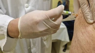 La covid baja de 179,8 casos por 100.000 habitantes a 64