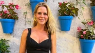 Amelia Bono disfruta de un atardecer marbellí con vestido fluido en el que color que más se llevará este otoño