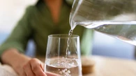 Adiós a los dos litros de agua al día: cuánto debes beber, según un estudio