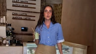 Cómo llevar la camisa que soluciona todos los problemas a la oficina sin pasar calor