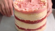 Cómo hacer la mejor tarta en tan solo unos pasos: la receta de Christina Tosi de este postre con limón y fresa