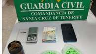 Van a vender droga con un coche robado, lo aparcan mal en sitio prohibido y les pilla la Guardia Civil