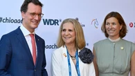 La Infanta Elena y Paz Vega brillan en Alemania con dos estilos opuestos en una de las citas ecuestres más importantes del mundo