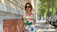 Las mujeres +60 van a querer copiarle a Naty Abascal el conjunto con falda estampada que parece de lujo pero es de Zara