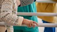 Una abuela de 93 años se vuelve viral tras visitar el trabajo de su nieta: "No sé si reír o llorar"