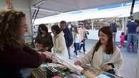 Sant Jordi vs Feria del Libro, la batalla literaria del año entre Barcelona y Madrid