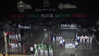 Vergonzoso abucheo al himno español en la entrega de medallas de la pelota vasca