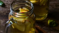 Mezclar cáscaras de mandarina y vinagre: por qué recomiendan hacerlo y para qué sirve