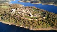 Los pueblos abandonados más sorprendentes de España para visitar este verano