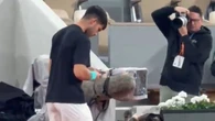 Alcaraz y todo su equipo se "inmortalizan" con la placa que homenaje a Rafa Nadal en Roland Garros
