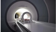 Como una escena de 'Destino Final': un hombre en estado grave tras ser arrastrado por una máquina de resonancia magnética