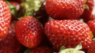 Ni nata ni azúcar: añadir un chorro de esto potencia el sabor de las fresas