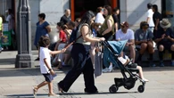 CSIF carga contra la modificación del permiso parental de cuidados por "insuficiente": exige al Gobierno que pague las ocho semanas