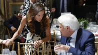 Telma Ortiz reaperece en Madrid junto a Aznar y Felipe González con una falda estampada de Mango muy Letizia