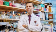 David Sinclair, profesor de Harvard y experto en longevidad: "Si solo pudiera dar un consejo para vivir 100 años sería comer menos veces"