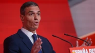 Pedro Sánchez, aún desmaquillándose del tenebroso contouring que eligió para el día D