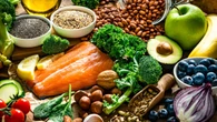 A los 101 años, un exdirector ejecutivo revela los dos alimentos que no come para mantenerse saludable