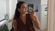 No nos vamos a esperar a las rebajas de verano 2025 de Zara para copiarle a Rocío Osorno este chaleco de crochet