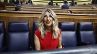 Yolanda Díaz se ha ido de compras a Zara a por este chaleco rojo del "me quedo" para su vuelta al Congreso