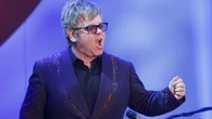 Elton John estalla contra el Gobierno inglés por preferir la inteligencia artificial a los artistas