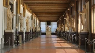 La Galería Uffizi (Florencia) pone "límites" contra los selfis tras dañar un turista una de las obras
