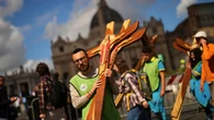 San Pedro contiene el aliento y Roma espera humo blanco