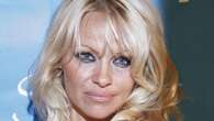 Pamela Anderson casi muere asesinada en un avión por un error