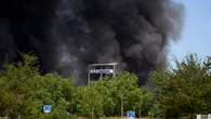 Bomberos siguen trabajando en el incendio de Vitoria, controlado pero no extinguido