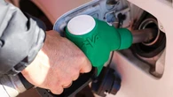 El precio de los carburantes marcó nuevos mínimos del verano en pleno puente de agosto
