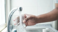 Un estudio revela que el agua no es la mejor bebida para hidratarse