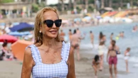 Carmen Lomana arrasa en Marbella con el bikini negro más rompedor (y bohemio) de su armario