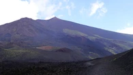 El Etna continúa en erupción y abre una nueva chimenea: alerta naranja en aeropuertos cercanos