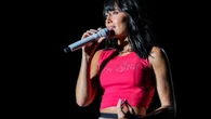 Aitana no deja de brillar (esta vez en Tenerife) con un conjunto de lo más dosmilero y botas de cuero