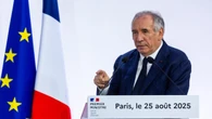 Bayrou corteja a los socialistas para evitar que caiga el Gobierno francés