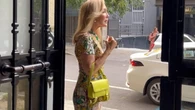 Carmen Lomana también se ha sumado a la fiebre por el bolso viral de Aitana con una botella de aceite de oliva
