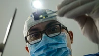 Ya no te va a operar un humano: los robots llegan a las salas de operación y lo hacen mejor
