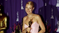 ¿Por qué se está volviendo a hablar del vestido rosa que Gwyneth Paltrow llevó en los Óscar en 1999? Todo tiene que ver con tu próximo look de invitada