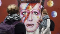 Vestidos, dibujos y más de 90.000 artículos: así será el museo dedicado a David Bowie