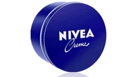 El truco de la cuchara y la crema Nivea que promete un 'efecto lifting' sin salir de casa