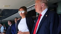 Melania Trump impone estilo como Primera Dama en la final del Mundial de Clubes con un look blanco impecable y sello Dior