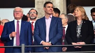 Pedro Sánchez, vetado por los jugadores de la Selección Española después de ganar a Alemania: "Que ni se le ocurra bajar"