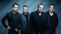 David Dummers y Hombres G: "Tocábamos en escenarios llenos de bragas y sujetadores, no se veía el suelo"