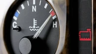 Por qué es importante la temperatura del motor durante un cambio de aceite